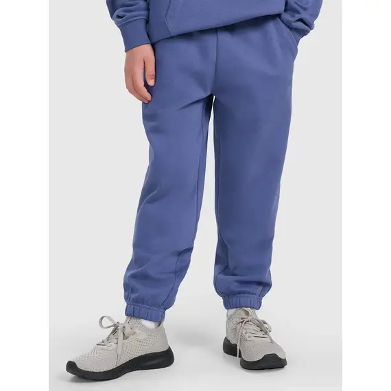 4F spodnie chłopięce z miękkim meszkiem wewnątrz z haftem